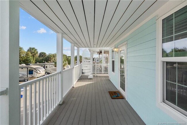 Building Photo - 257 NE Coastal Dr