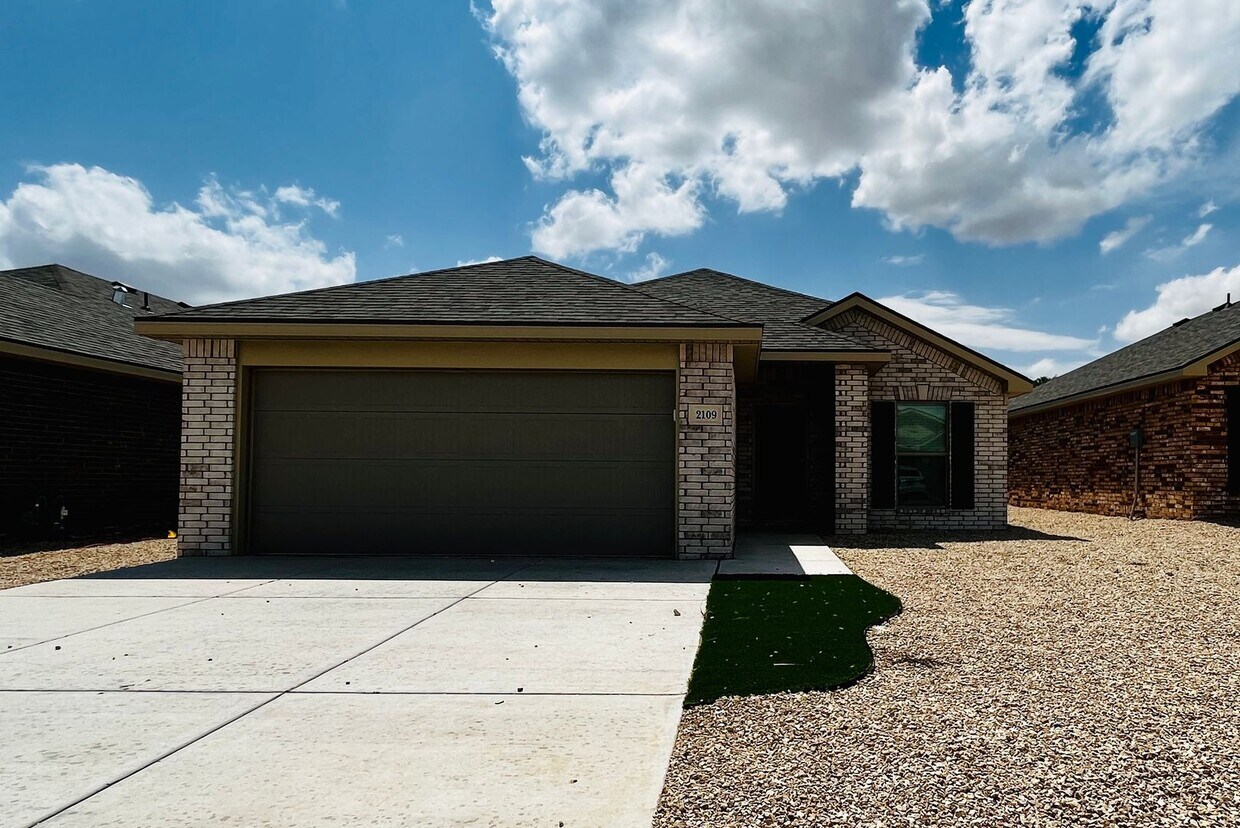 Primary Photo - Home in North Lubbock