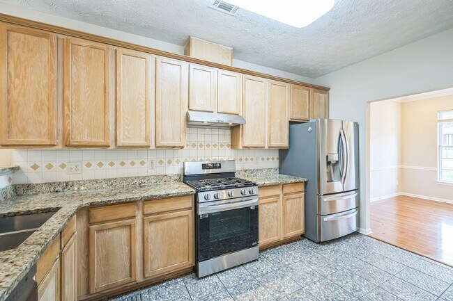 Building Photo - Spacious 4BR House in Lawrenceville