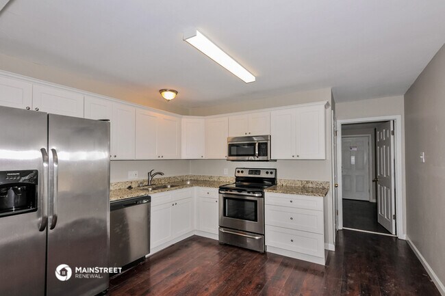 Building Photo - 11 Jamestown Dr