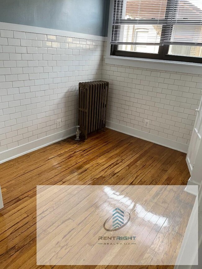 Building Photo - 6364-82 N Hermitage
