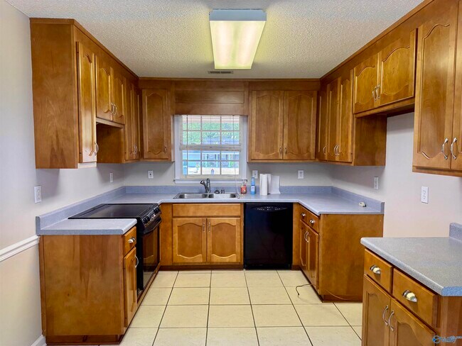 Building Photo - 176 Barnstable Ct
