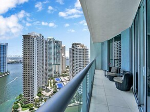 Building Photo - 495 Brickell Ave