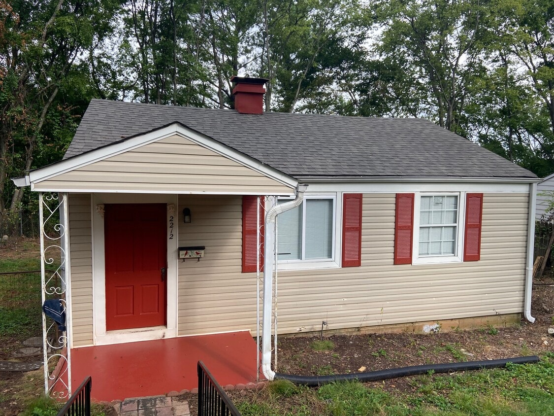 Primary Photo - 2212 Center Way S