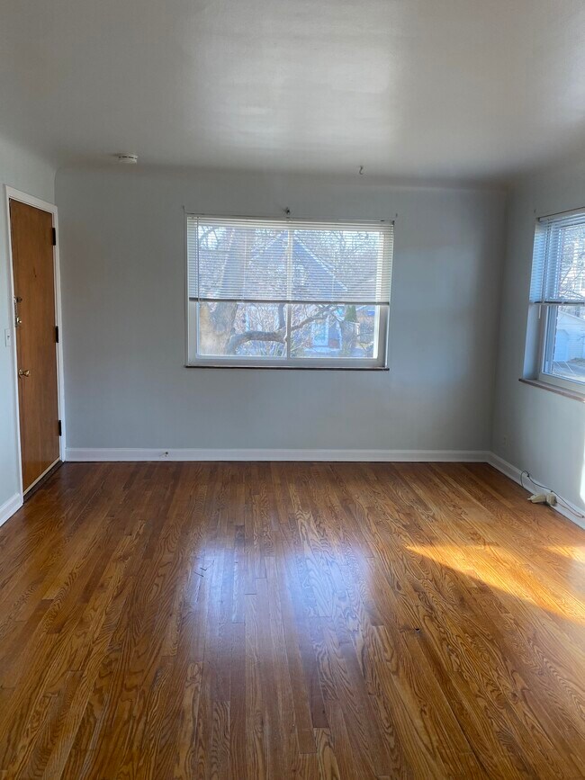 Building Photo - 6046 Budmar Ave
