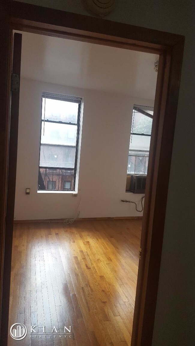 Foto del edificio - 161 Mott St