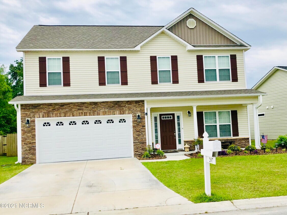 Primary Photo - 207 Craftsman Dr