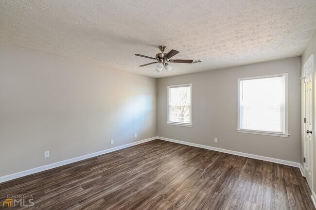 Building Photo - 2633 Ashworth Cir