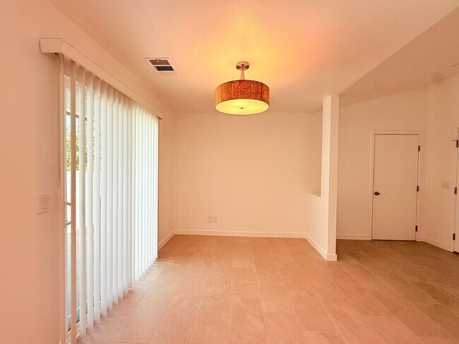 Foto del edificio - AVAILBLE NOW!! 3 Bedroom 2 Bathroom in Cat...