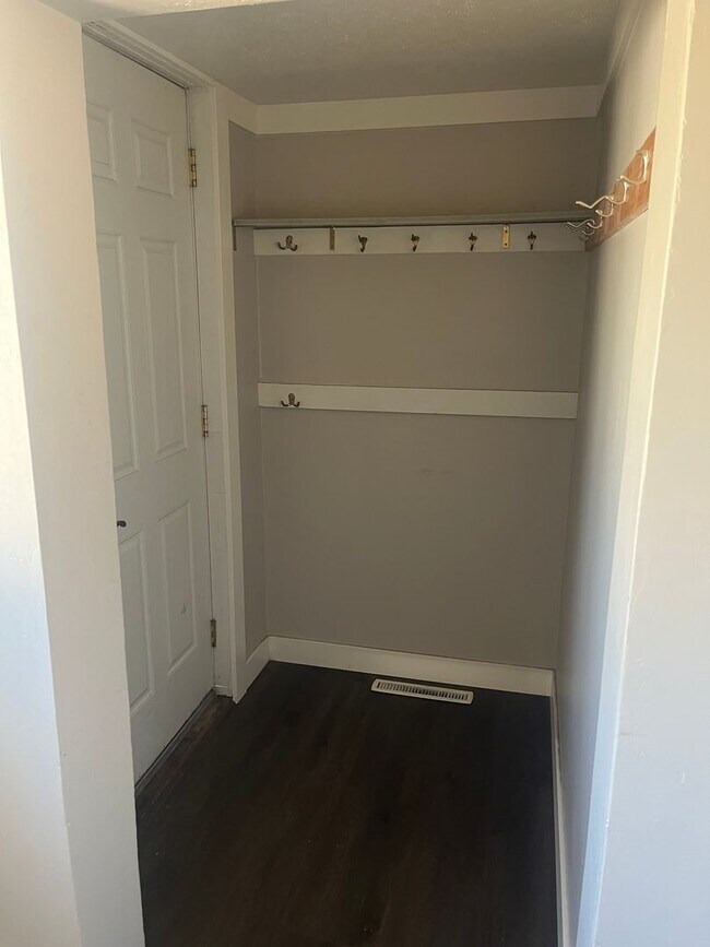 Foto del edificio - 2 plus bdrm home remodeled with Yard