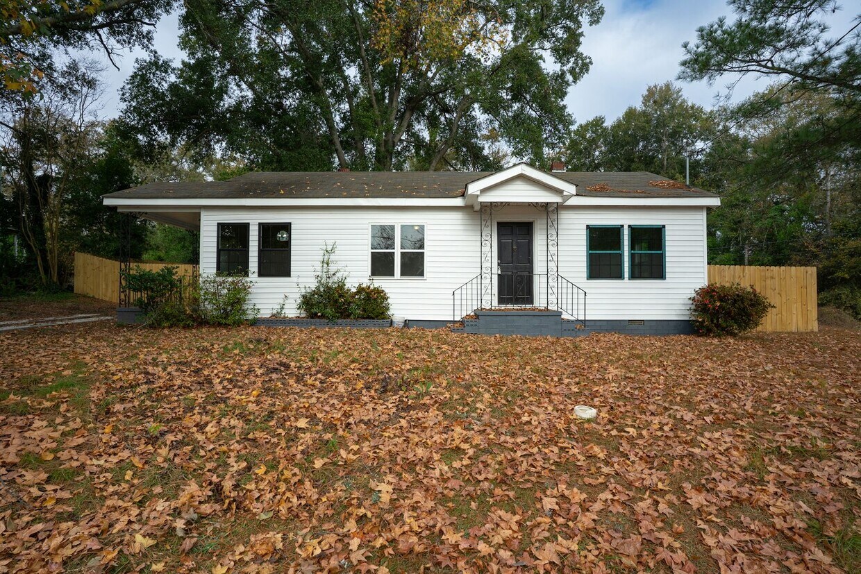 Primary Photo - 2001 Hiram Rd