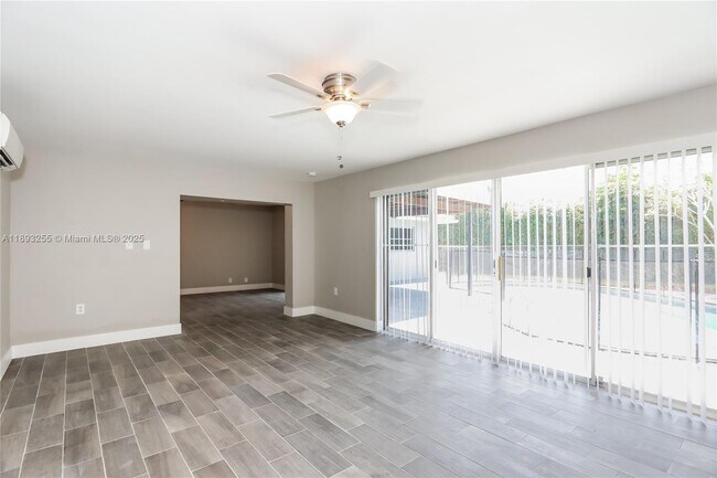 Foto del edificio - 11041 Glenwood Dr