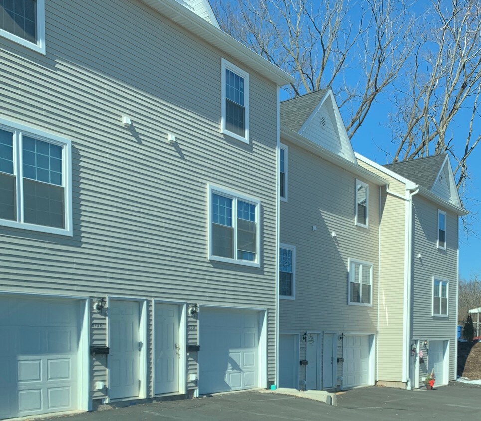 477 Columbus Blvd, New Britain, CT 06051 Townhome Rentals in New
