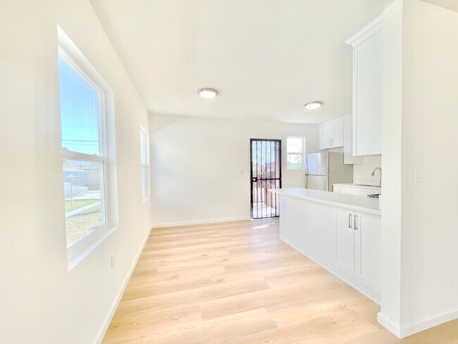 Building Photo - 2022 W 35th St