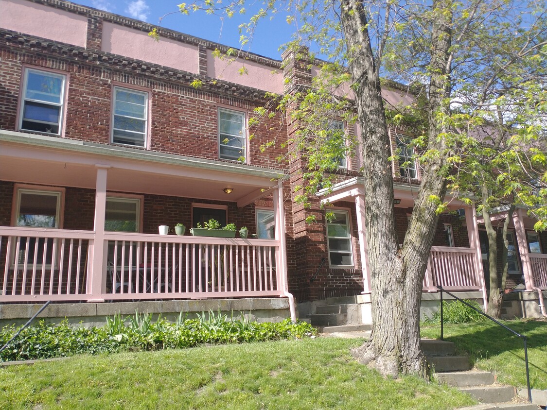 Primary Photo - 404 E Lane Ave