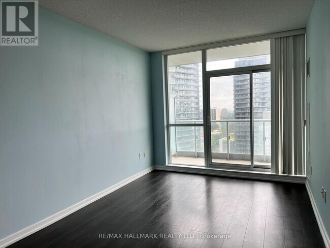 Photo du bâtiment - 66 Forest Manor Rd