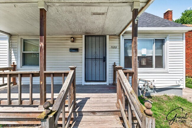 Foto del edificio - 3 Bedroom - 1 Bath - Warrendale - $1450