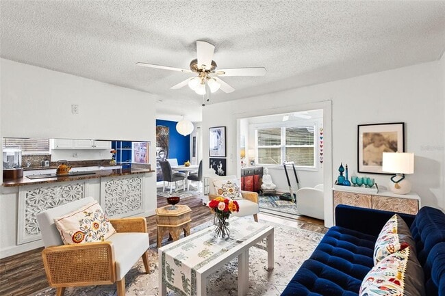 Foto del edificio - 3802 Cortez Cir