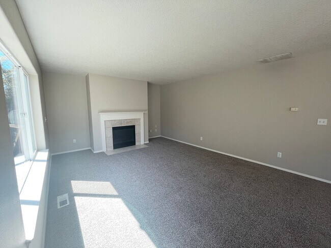 Foto del edificio - Beautiful Cul-de-Sac Home with New Carpet,...