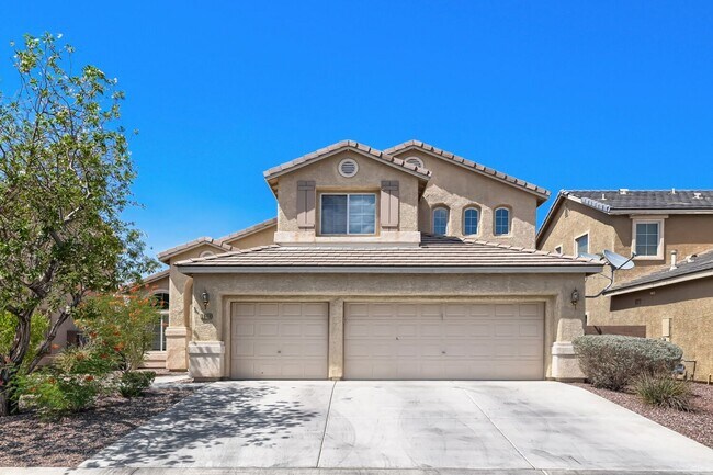 Foto del edificio - Spacious 4-Bedroom Home with 3-Car Garage & Mountain Views