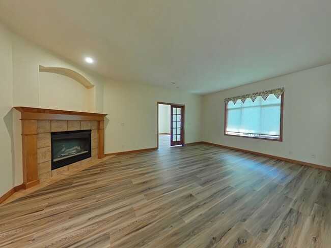 Building Photo - 3 Bedroom House ~ Close to Downtown ~ 55+ ...