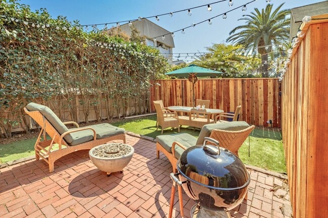 Lovely private garden and patio - 35 Dudley Ave
