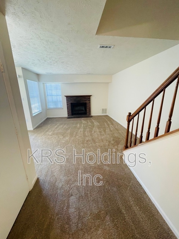 Building Photo - 11010 Salem Village Dr