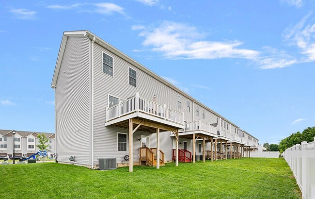 Foto del edificio - A Beautiful 3 Bedroom End Unit Townhouse