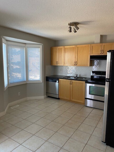 Building Photo - 0 Bed 0 Bath Unit in Calgary, AB