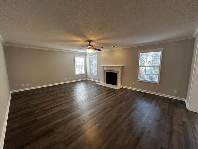Building Photo - 449 Winding Bluff Way