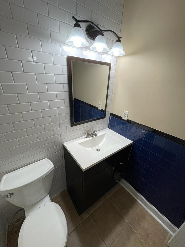 Full bath - 1166 Booth Rd SW