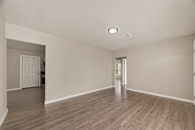 Foto del edificio - 1221 Parkway Dr