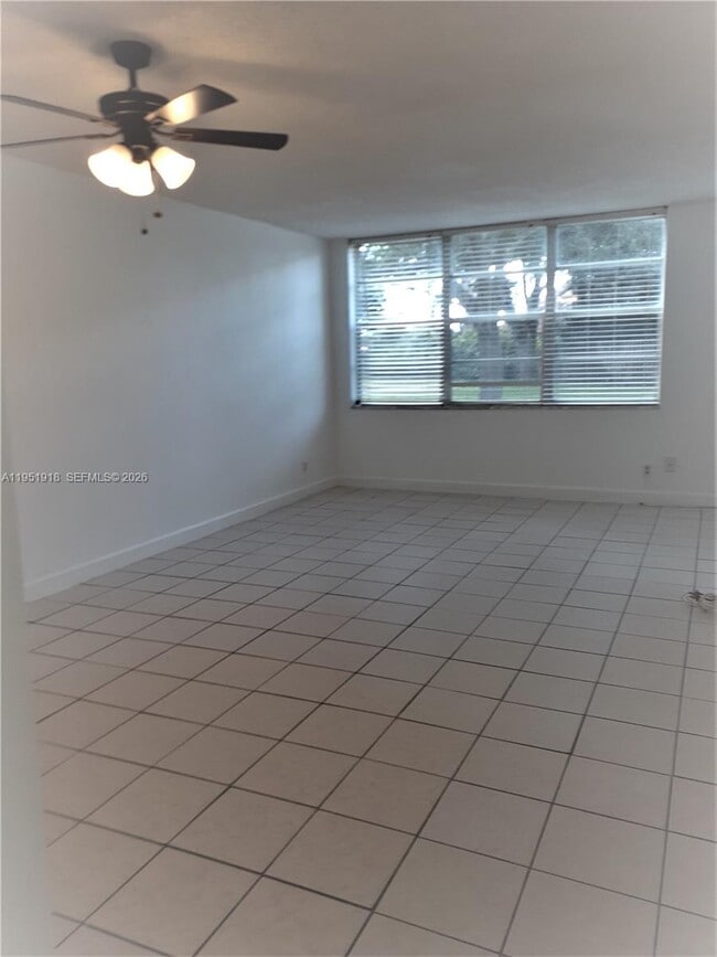 Building Photo - 9460 Live Oak Pl