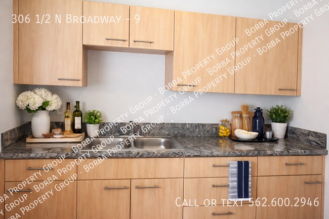 Foto del edificio - 306 1/2 N Broadway-9