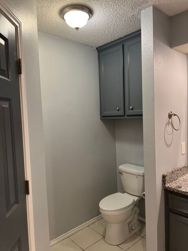 Foto del edificio - Ready Now Beautiful updated 3/2/2 Home in ...