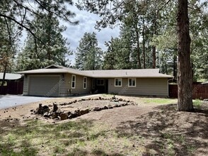 Building Photo - 61121 Echo Hollow Rd