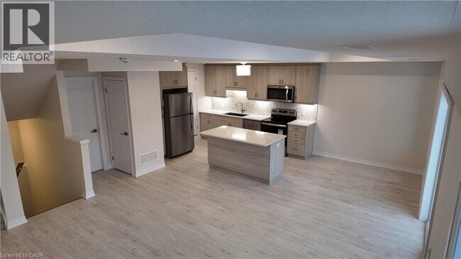 Photo du bâtiment - 525 Erinbrook Dr