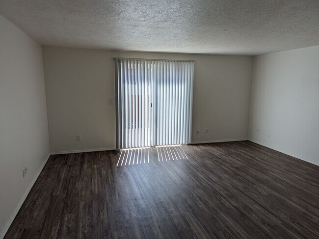 Building Photo - 1376-1378-1378 Northern Heights Loop NE