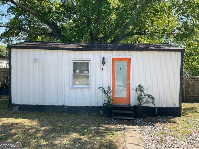 Building Photo - 6052 Pine St