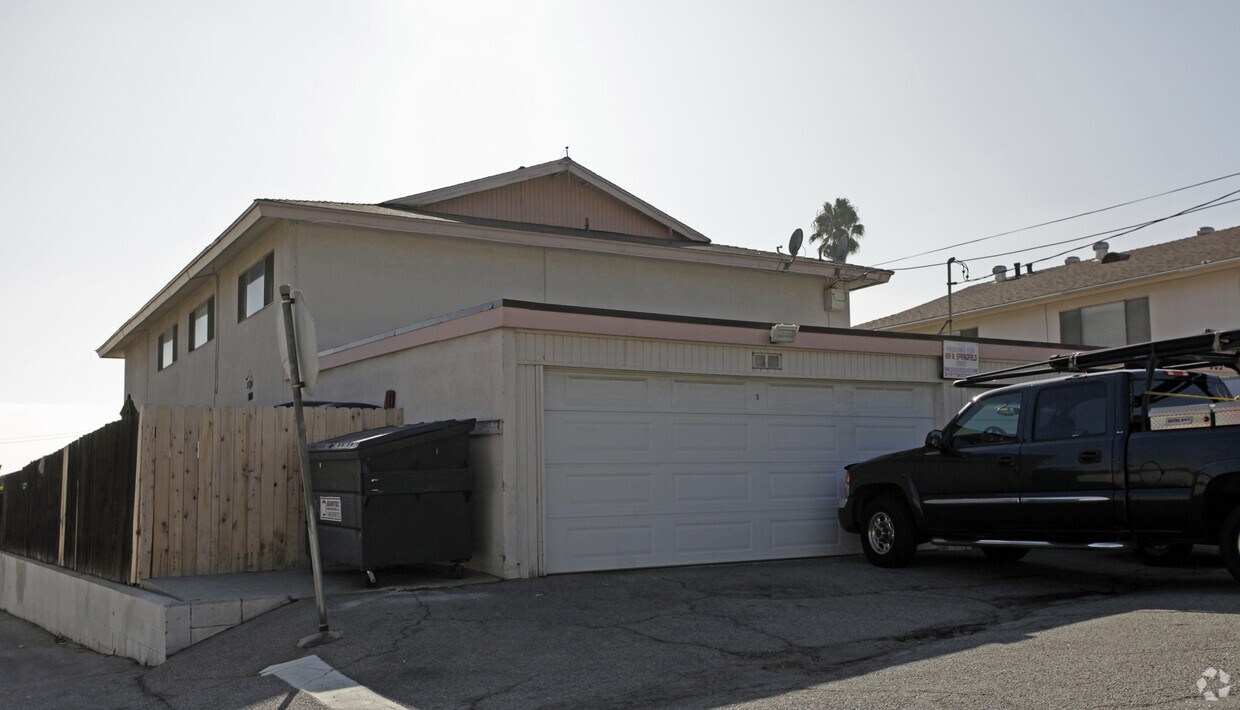 Building Photo - 909 Springfield St