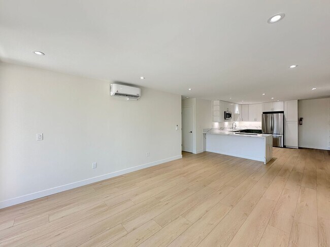 Foto del edificio - Beautiful 2BD/2BA Fully Remodeled w/ Reserved Parking & AC in Mission Beach!