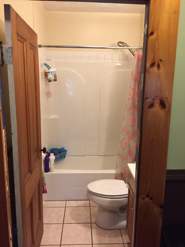 Building Photo - 24 First School St