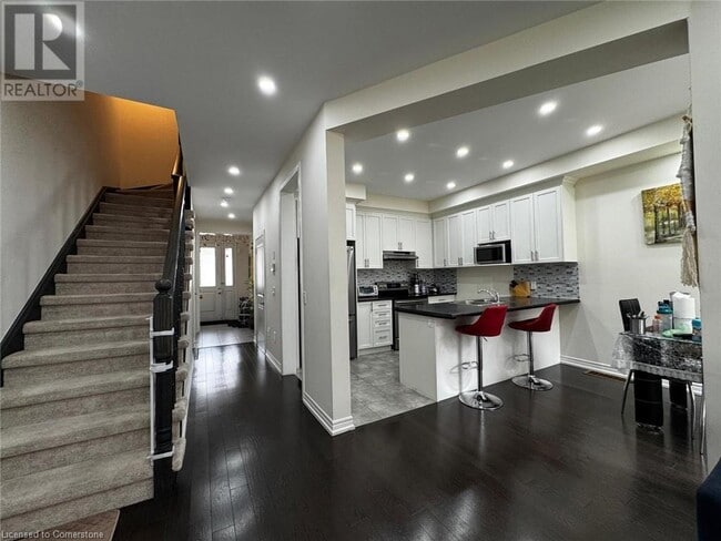 Building Photo - 10 Talence Dr