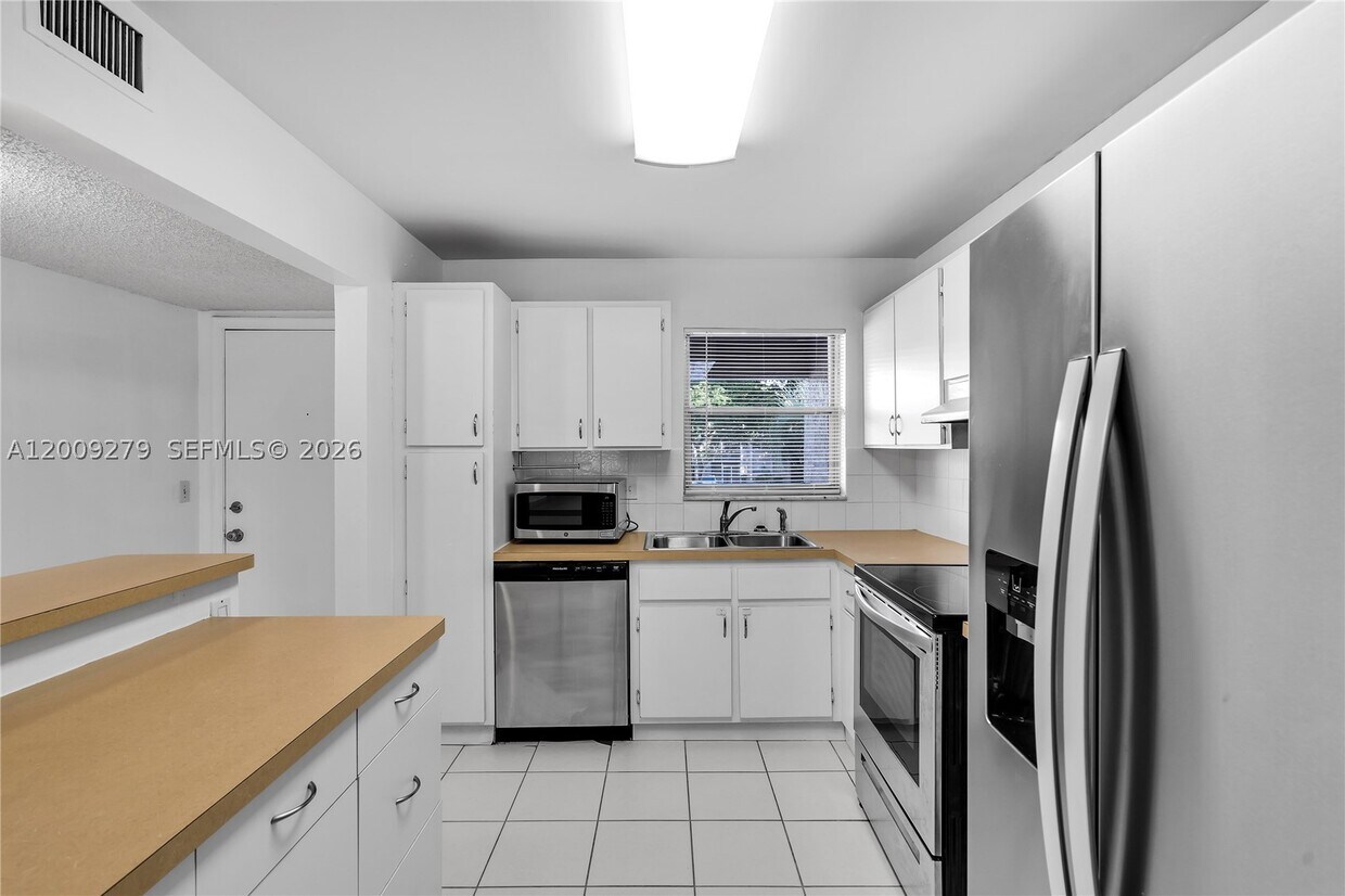 Building Photo - 8513 Old Country 415
