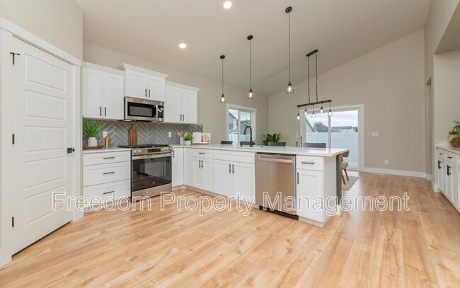 Building Photo - 2125 Oxon St