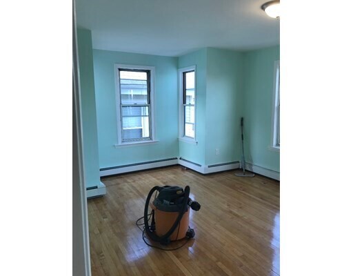 Building Photo - 4 Union Ave