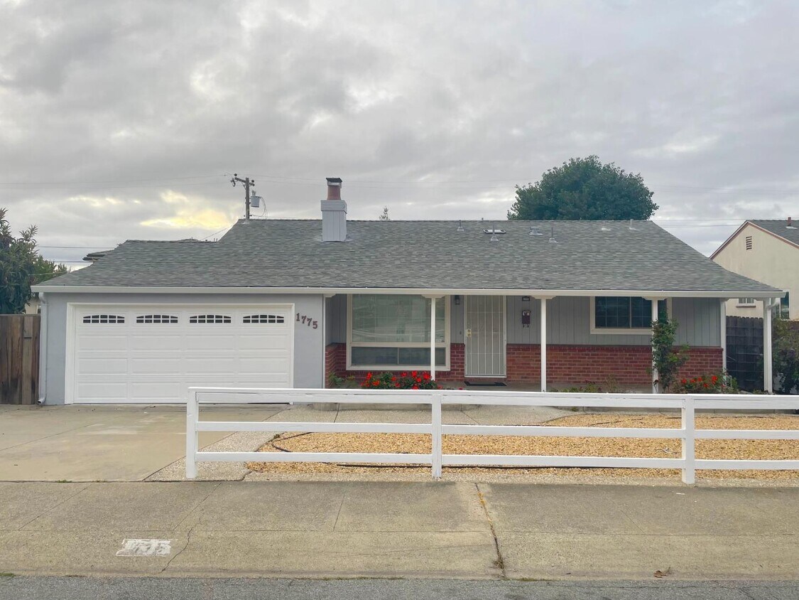 Primary Photo - 1775 Vegas Ave