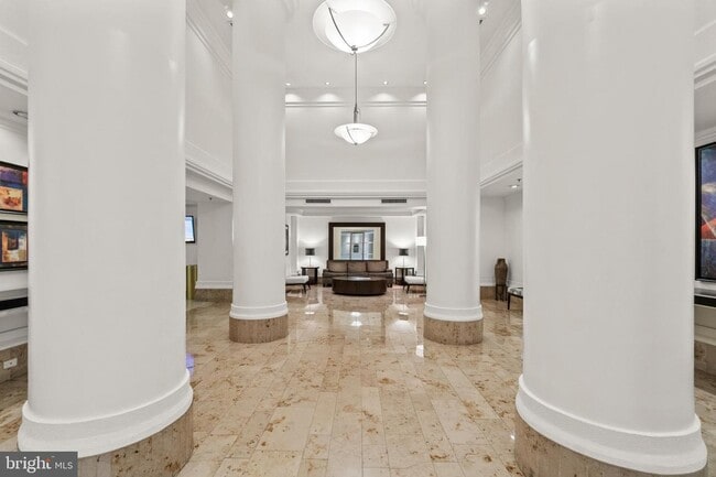 Building Photo - 2121 Jamieson Ave