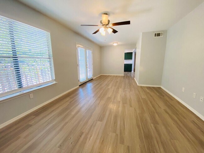 Building Photo - 3 br, 2 bath House - 6025 Signal Point