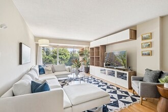 Building Photo - 1300 Army Navy Dr